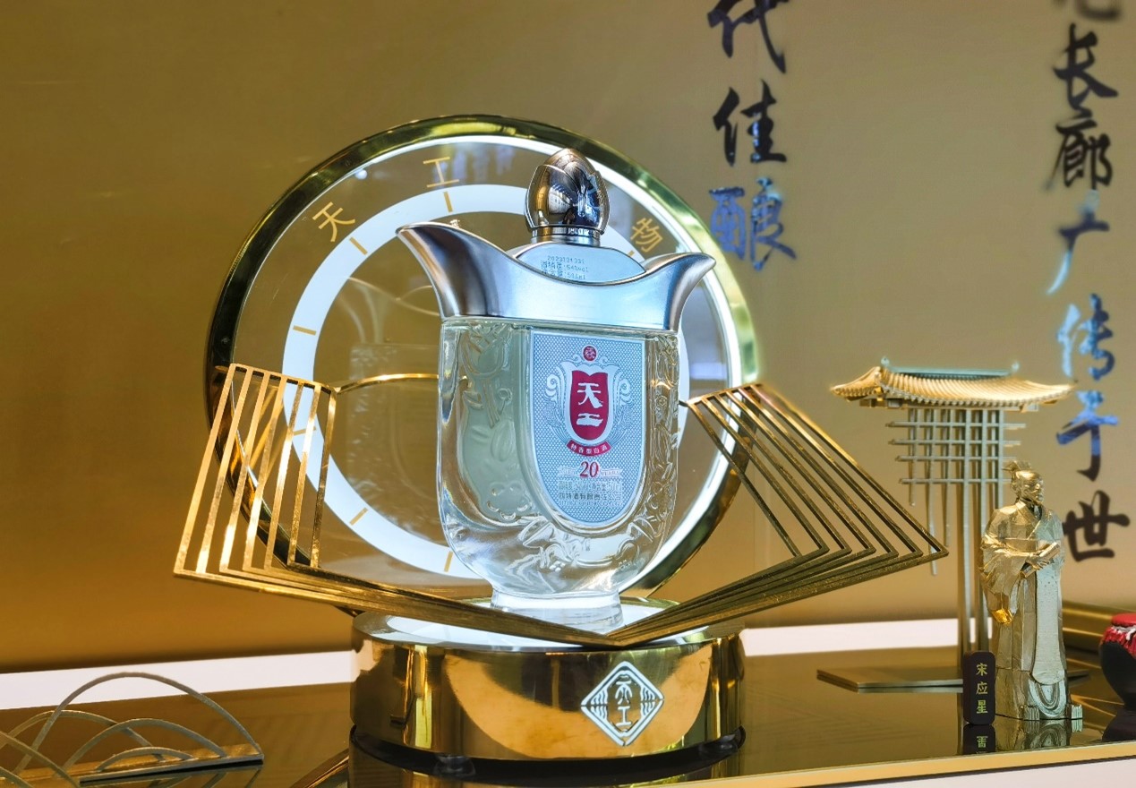 榮膺“華夏獎”，四特以匠心鑄非凡，彰顯中國特香白酒標桿力量